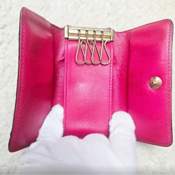 Louis Vuitton Monogram Murakami
Multicolor 4-ring Key Holder - Picture 3 of 11